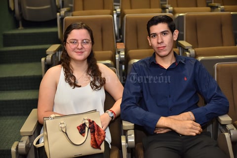 28062019 EN UNA CONFERENCIA.  Marion y Antonio.