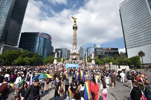 El contingente, integrado por aproximadamente medio millón de personas, este sábado sale a las calles de la capital mexicana para exigir respeto y tolerancia en el país, segundo a nivel mundial en el que se comenten más asesinatos en su contra.