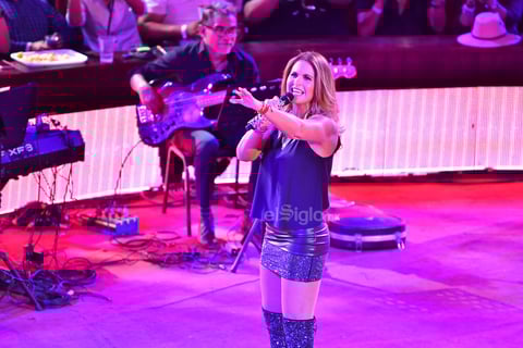 La cantante se presentó con gran éxito en el palenque de la Feria Nacional Gómez Palacio.