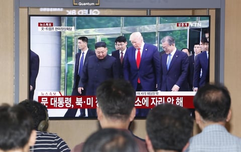 Trump ha elogiado en público a Kim con la esperanza de mantener vivo un acuerdo, y en las últimas semanas ambos han intercambiado cartas elogiosas.