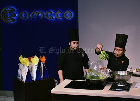 30062019 Los reconocidos chefs compartieron útiles consejos con las asistentes.