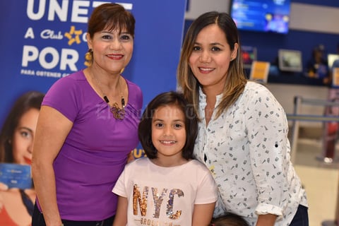30062019 BINGO A BENEFICIO.  Luis Jorge Cuerda acompañado de los niños de la Casa del Niño.