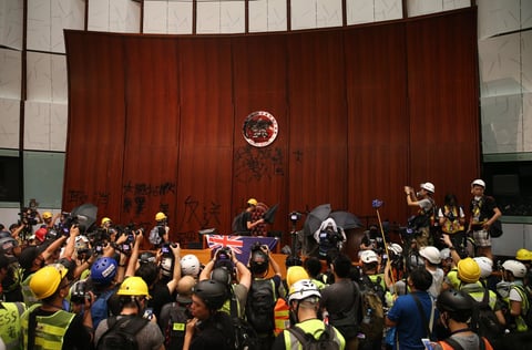 Protestan por la 'excesiva' injerencia de Pekín en el gobierno de la ciudad y para exigir la retirada del polémico proyecto de ley de extradición y la dimisión de la jefa del Ejecutivo local.