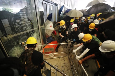 Los manifestantes intentaron ingresar al recinto.