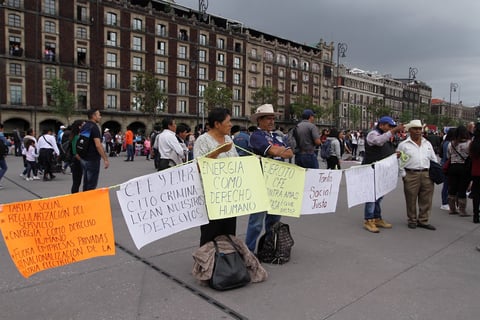 Miles de mexicanos festejan aniversario de triunfo electoral de AMLO