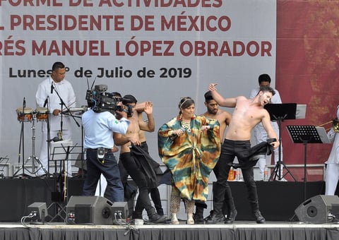 Para abrir este evento, se contó con la participación del flautista Horacio Franco y el contrabajista Víctor Flores, y luego se prevé un concierto de la Sonora de Margarita, la Banda Sinfónica Infantil de Tlaxiaco, Oaxaca, entre otros artistas.
