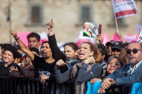 Miles de mexicanos festejan aniversario de triunfo electoral de AMLO