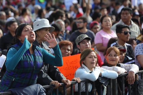 Miles de mexicanos festejan aniversario de triunfo electoral de AMLO