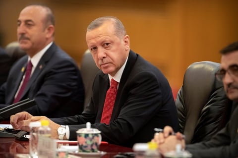 Erdogan está acompañado de una delegación turca.