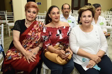 03072019 EN CASA AROCENA.  Elena, Lily y Elisa.