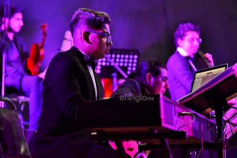 El público reconoció el talento local.