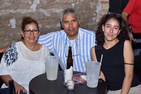 04072019 NOCHE DE JAZZ.  Ana Luisa, Manuel y Sofía.