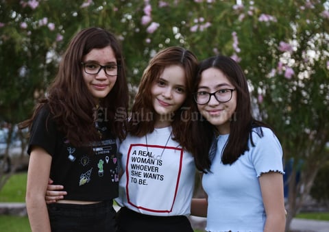 04072019 CELEBRA SU CUMPLEAñOS.  Karime Basurto acompañada de sus amigas, Nathalia y Roxana, en su fiesta, en la que también estuvieron presentes sus familiares.