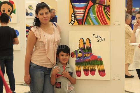 05072019 EN UNA EXPOSICIóN DE PINTURA.  Lucero y Evan Emmanuel.