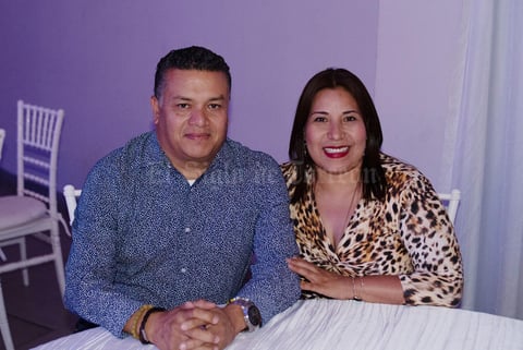 05072019 NOCHE RETRO.  Gerardo y Martha.