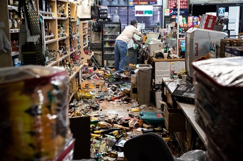 Podría haber réplicas del nuevo sismo principal durante años, dijo Jones.
