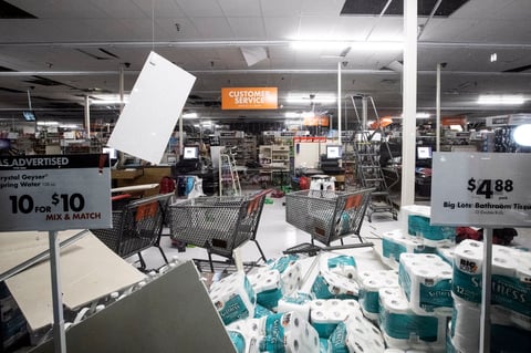 Ridgecrest y la zona circundante, que apenas se recuperaban del temblor anterior, recibieron la mayor cantidad de daños. Un apagón afectó a miles de personas, y se informó de edificios agrietados.