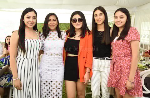Karla, Andrea, Mariana, Vanessa y María