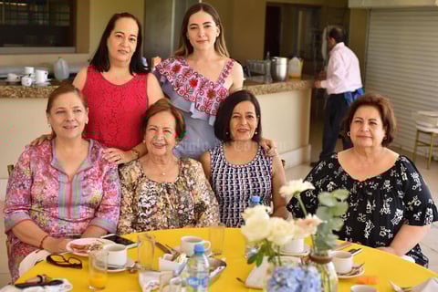 Alejandra, Isabella, Patricia, Martha Alicia, Adriana y Tita