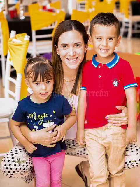 Claudia, María Inés y Mauricio Mijares