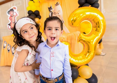 Cristóbal con su hermana, Bárbara