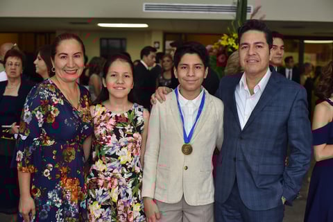 Claudia, Claudia, Sebastián y Jaime