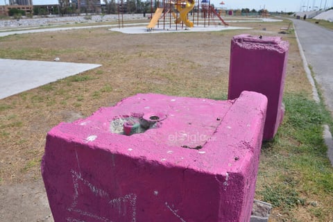 Bebederos destruidos. Además de vandalizados los espacios designados para la hidratación de los asistentes a este parque lineal se encuentran fuera de condiciones para poder ser utilizados, pues ni siquiera cuentan con flujo del vital líquido y en ocasiones sin la respectiva llave.