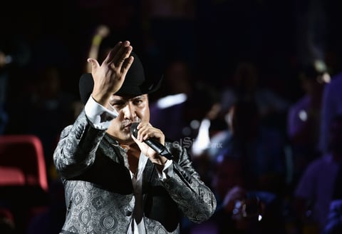 Julión Álvarez y su Norteño Banda pusieron a bailar con temas como El bombón, Tonto y Borrachito.