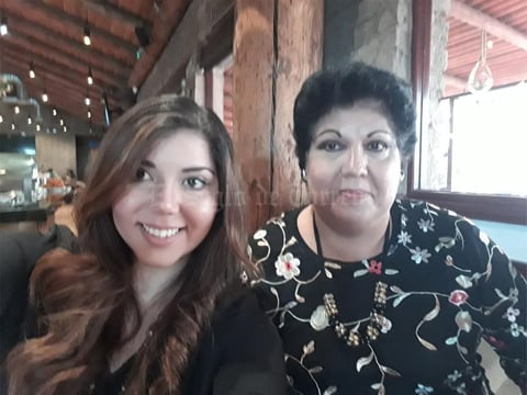 07072019 UN AñO MáS DE VIDA.  El 17 de junio, celebró su cumpleaños la Dra. Isabel Noval en compañía de su madre.