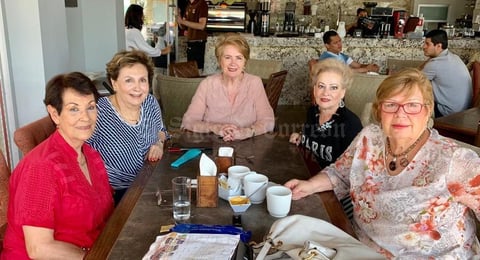 07072019 TARDE DE REENCUENTRO.  Reunión de exalumnas del Colegio Americano: Amelia Perches, Elena Kesler, Mague Willy, Avelina Rodríguez y Susana Muro.