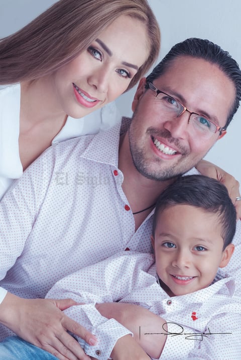 07072019 Karla Rodriguez Gutierrez, luciendo bellísima  el día que festejó su cumpleaños número 15, rodeada de su familia, seres queridos y momentos inolvidables.- Estudio Laura Grageda