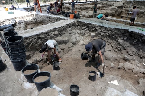 El hallazgo de un asentamiento de los tiempos del rey David sobre otro filisteo de hace más de 3,000 años en el sur de Israel hacen creer a investigadores israelíes que allí podría situarse la ciudad bíblica de Ziklag, donde, según el Antiguo Testamento, el monarca se habría refugiado.