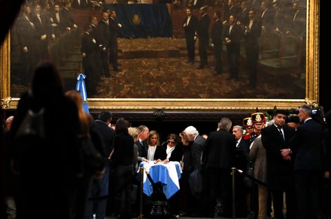 Entre los que acudieron al velatorio se encontraban familiares, amigos, compañeros políticos y ciudadanos.