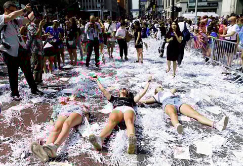 Acompañan a las Campeonas del Mundo en desfile de NY