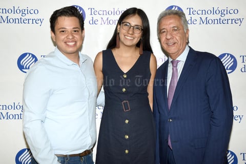 11072019 ENTREGA DE BECAS.  Jesús Zúñiga, Betsabé Salazar y Federico López.