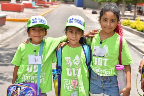 11072019 Melanie, Luna y Karime.