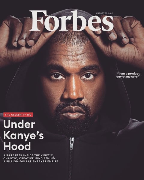 El rapero Kanye West, de 42 años, cuyos negocios en el sector de la moda han catapultado sus ingresos hasta los 150 millones: se lleva un 15 % de las ventas de sus zapatillas Yeezy, en colaboración con Adidas, y en los últimos 12 meses esa marca ha generado 1.000 millones de dólares.