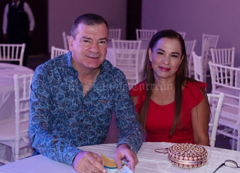 12072019 NOCHE RETRO.  Óscar y Lita.