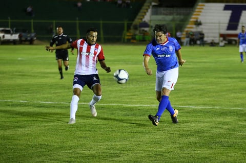 Las Chivas alcanzaron el empate en una jugada a fondo donde un centro a segundo palo fue alcanzado porel "Venado" Medina.