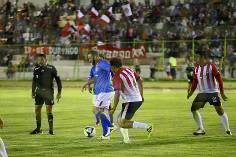 La velocidad por la banda derecha que le imprimieron "Chaco" Giménez, Adrade y Cepeda, fue el dolor de cabeza para los del "Rebaño" que vieron en el portero, Sergio "Matute" García, a su mejor hombre durante la primera media hora.