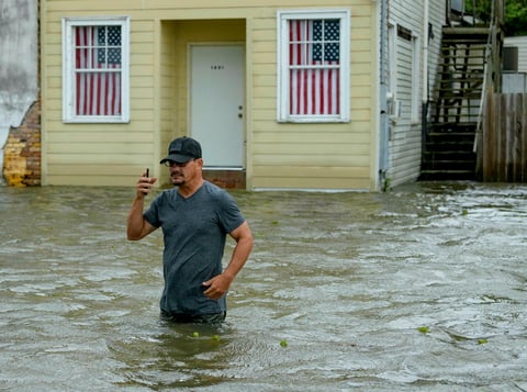 Se lanzaron advertencias de inundaciones.