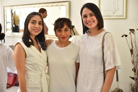 14072019 ENTRE AMIGAS.  Ana, Yazmín y Pamela.