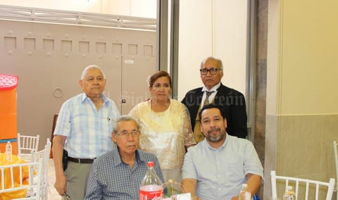 14072019 Matrimonio Mijares Méndez acompañados del C.P. Ernesto Luján Mijares, Sr. Benjamín Mijares Ramírez y Lic. Benjamín Mijares Carreón.