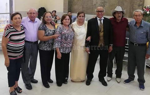 14072019 Matrimonio Mijares Méndez acompañados de sus hermanos: Ma. de los Reyes Mijares Ramírez, Patricio García Ramírez, Rosario Mijares Ramírez, Zenobia Méndez de López, Juan García Ramírez y Benjamín Mijares Ramírez.