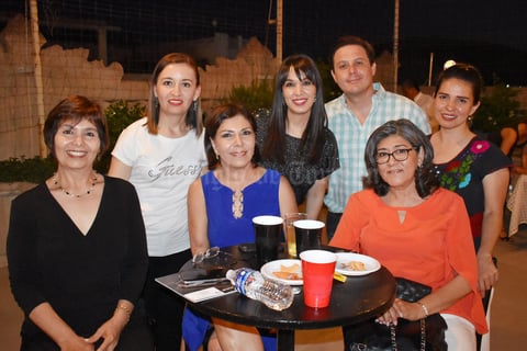 13072019 MUY CONTENTOS.  Nuria, Paola, Salma, Helue, Carlos, Isabel y Lily.