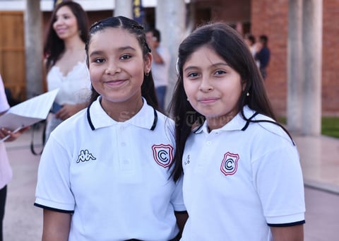 14072019 SE GRADúAN.  Silvia y Karla.