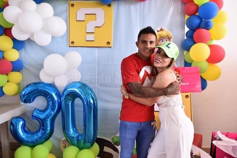 15072019 FELIZ CUMPLEAñOS.  Aline le organizó una fiesta sorpresa ayer a su esposo, Javier Cortés, con motivo de su cumpleaños número 30.