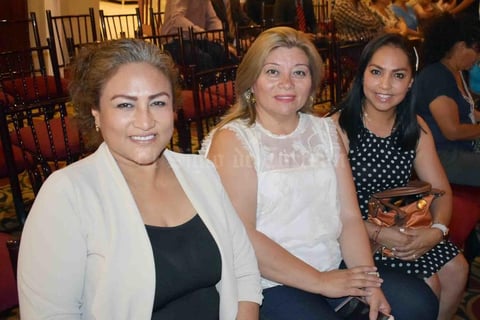 17072019 POSAN PARA LA FOTO.  San Juana, Claudia y Liliana.