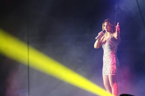 Un popurrí conformado por 'Amor secreto', 'Corazón a la deriva', 'Tanto' y 'El privilegio de amar' provocó suspiros, mientras que 'Veleta' puso a cantar a los seguidores.