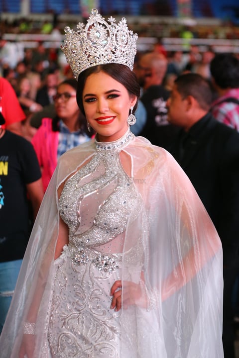 Rachel I es coronada como reina de la Fenadu